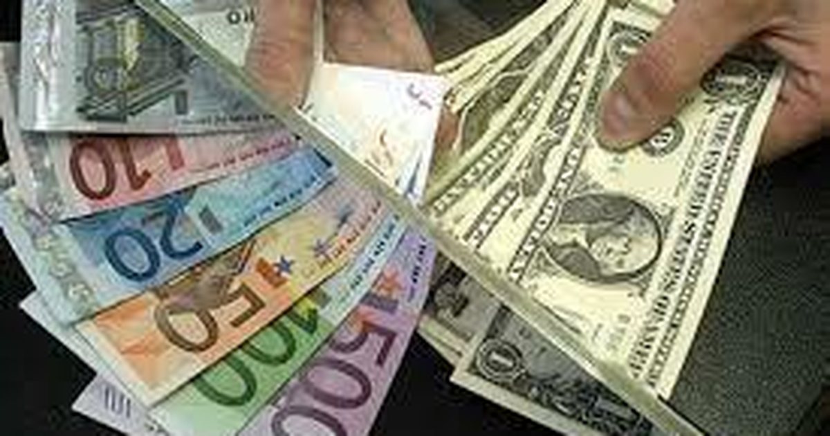 Çfarë po ndodh me monedhat e huaja  Ja sa shitet dhe blihet euro dhe dollari sot