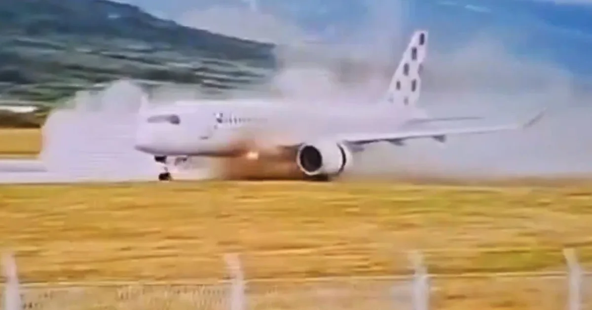  Tmerr në aeroportin e Splitit në Kroaci  Avioni me 135 persona në bord del nga pista me 240 km h  VIDEO  