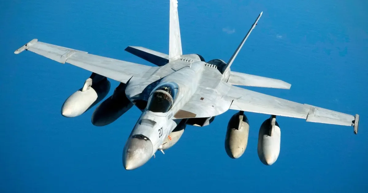 Alarm në një bazë ajrore amerikane  dy avionë përplasen gjatë një demonstrimi  VIDEO 