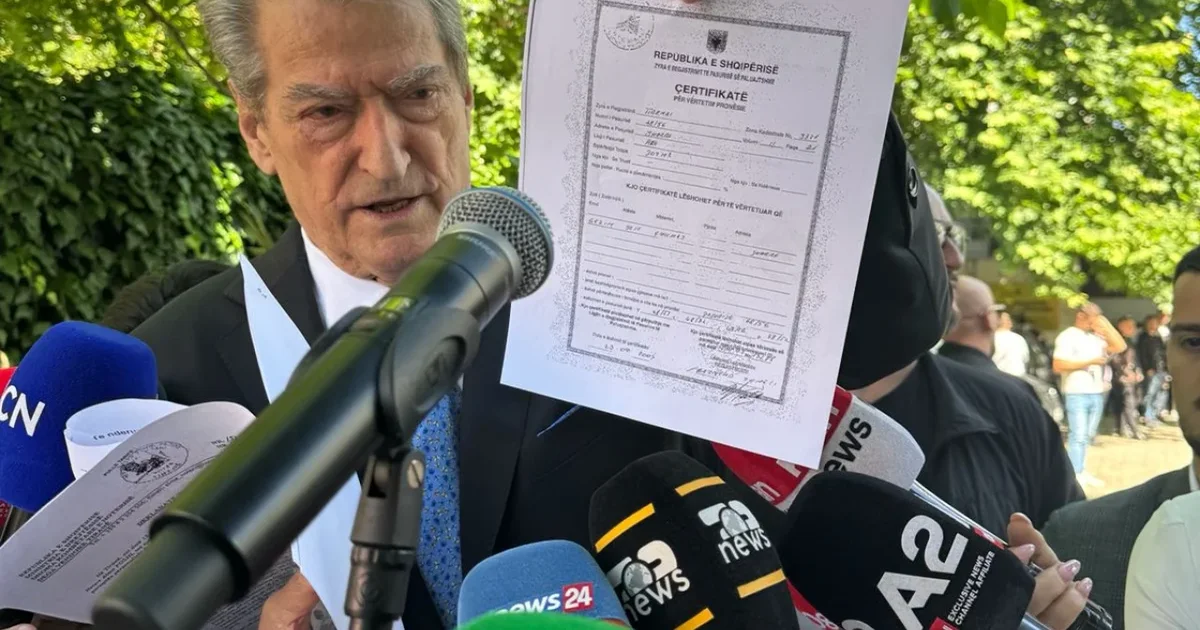 Paralajmëroi për një lajm  Berisha nxjerr deklaratën noteriale  Altin Dumani ka thënë që jeton me qira  U bë dhëndër pas përfundimit të vilës
