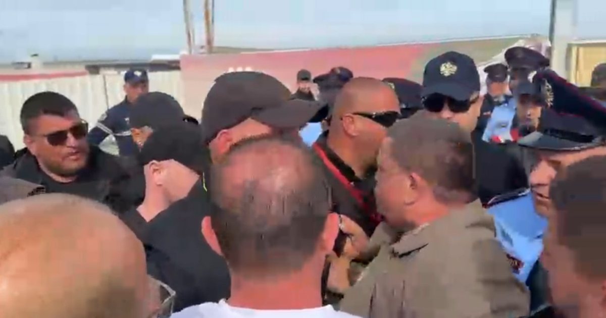 Përplasja mes dy firmave që operojnë në Aeroportin e Vlorës  pezullohet puna  punonjësve të kompanive nuk u lejohet të hyjnë