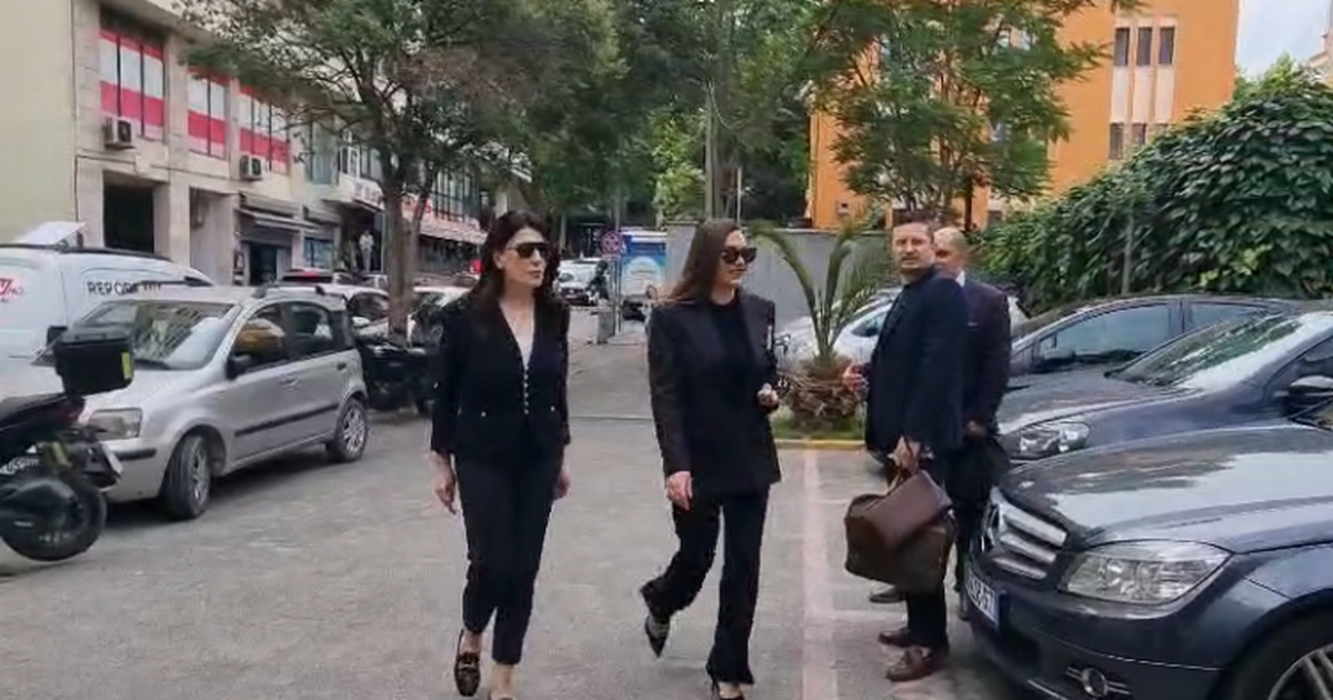Mirlinda Karçanaj paraqitet në SPAK  Gjykata e Lartë e nxori nga arresti shtëpiak ish drejtoreshën e AKSHI t