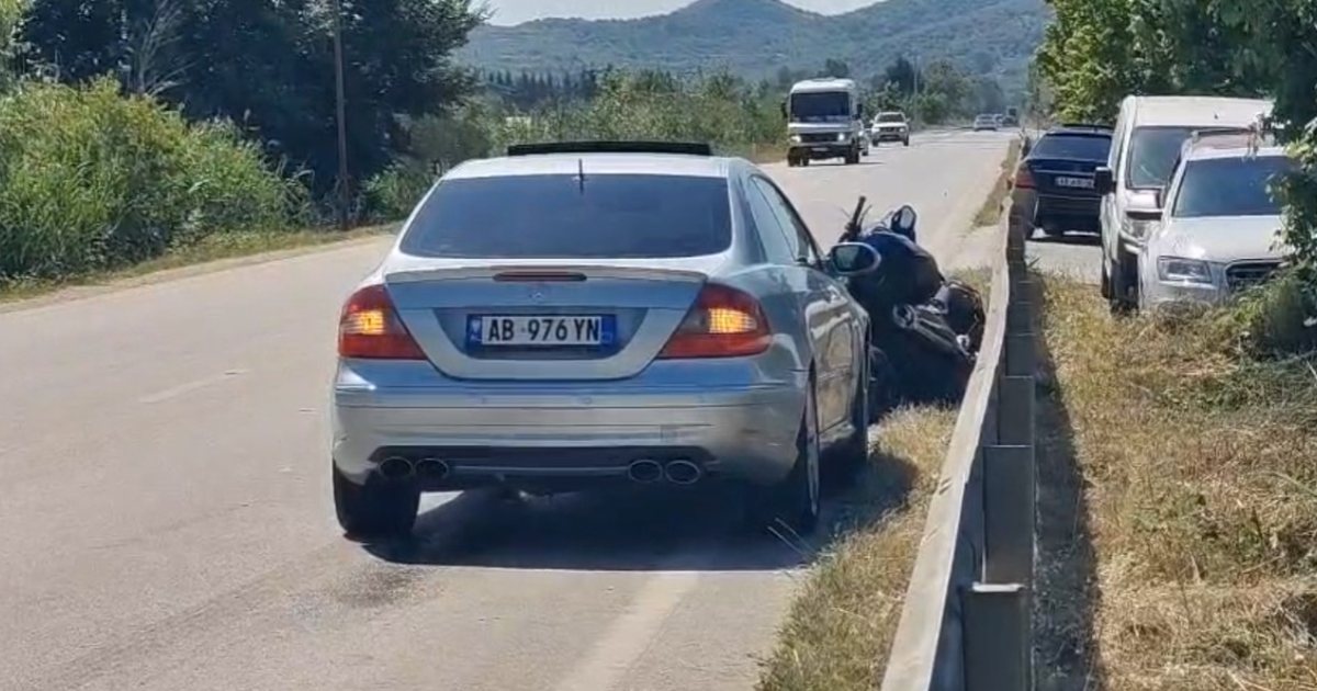 Aksident në aksin Lushnjë Berat  makina  Benz  përplaset me motorin  plagoset turisti  Niset drejt spitalit me urgjencë  ja si është gjendja e tij