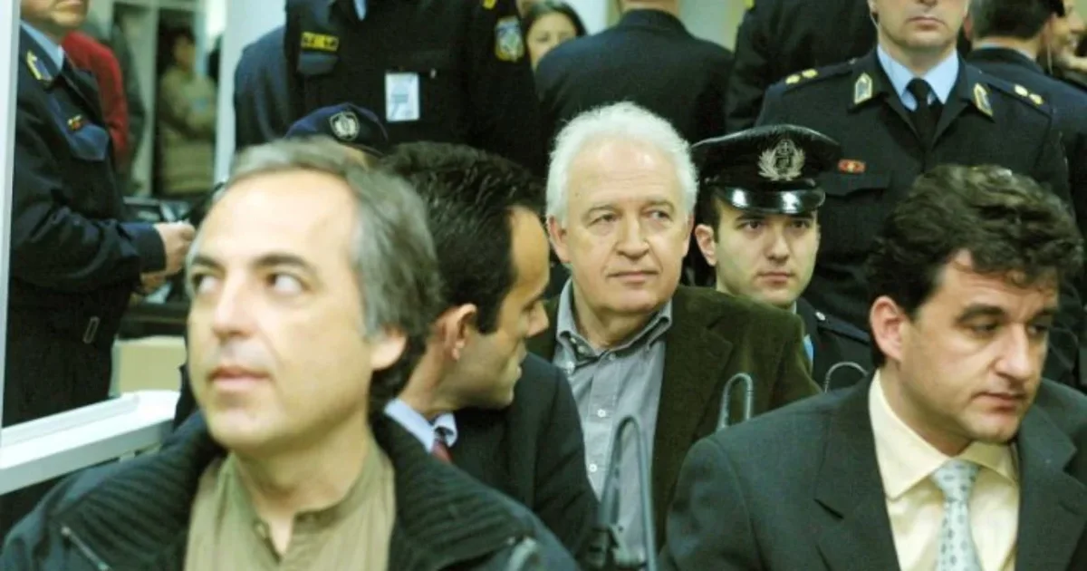 Pas 24 vitesh burg  Greqia liron kreun e organizatës terroriste famëkeqe  17 Nëntori  Aleksandros Giotopulos