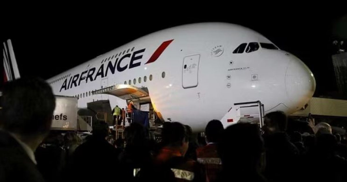 Alarm në ajër  Avioni i  Air France  devijohet në Kanada pas dyshimeve për një pasagjer me virusin Ebola