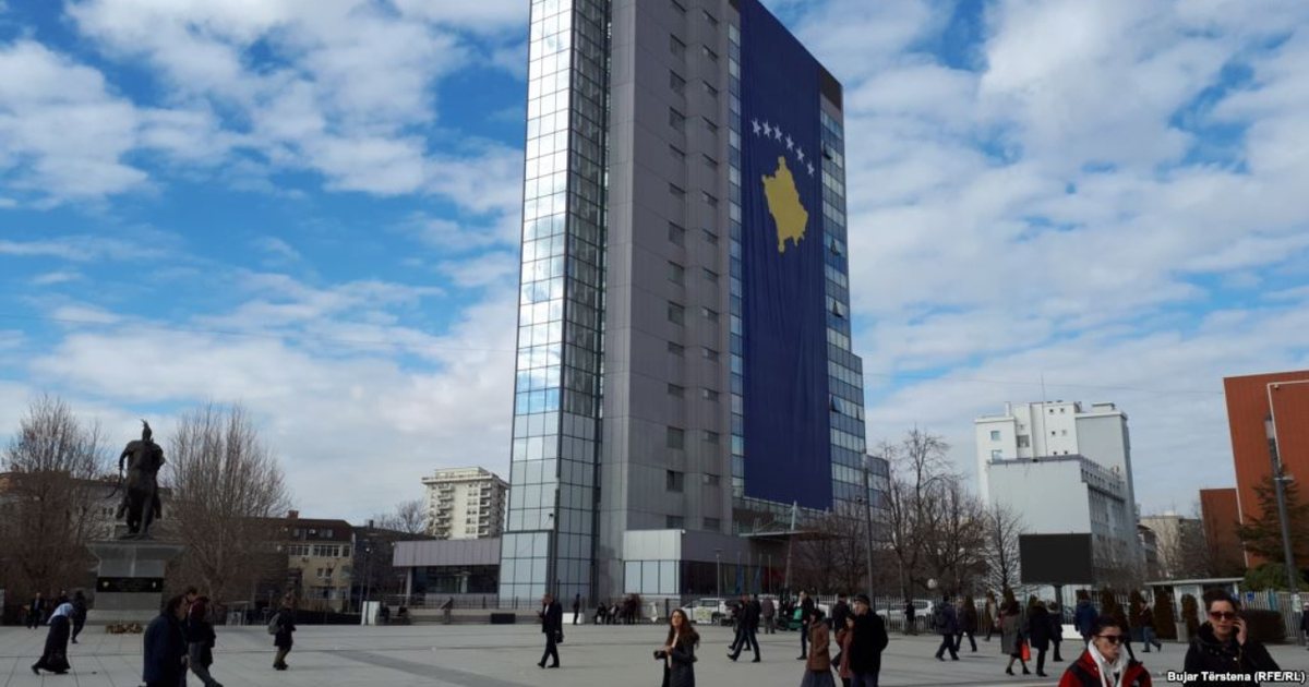 Zgjedhjet e qershorit në Kosovë  qeveria ndan 100 euro për pensionistët  fëmijët  studentët e punëtorët e sektorit privat