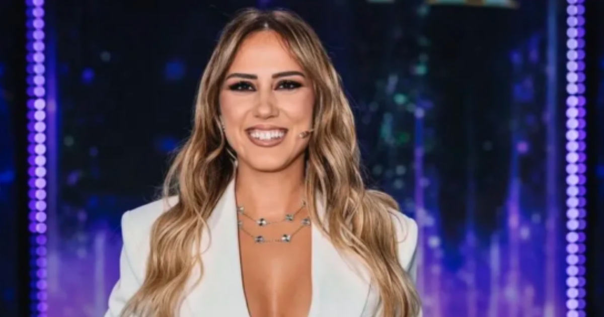 Fustani i Arbana Osmanit kritikohet në rrjet  pse nuk po u pëlqen njerëzve