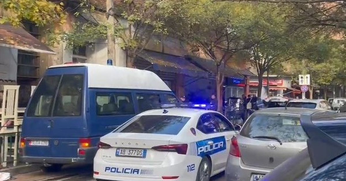 Pistoleta nuk ka fishek   Plagosi shokun me armë  arrestohet 19 vjeçari në Tiranë  Pas hekurave dhe dy të rinj  
