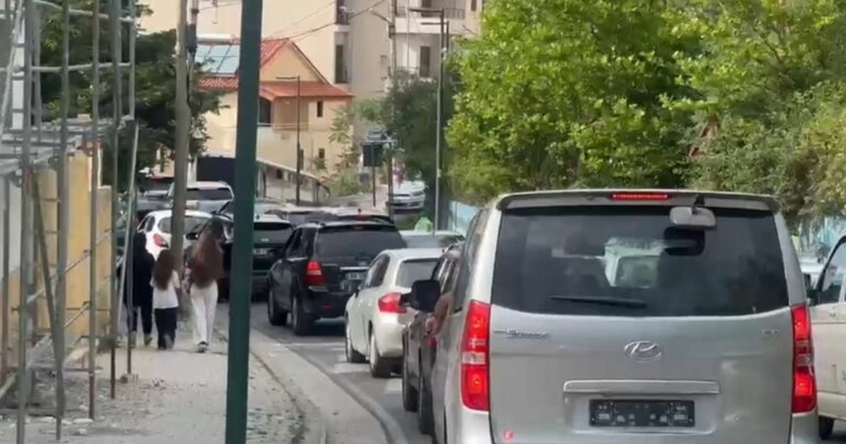Punime në Unazën e qytetit   Paralizohet  përkohësisht Vlora  fluks i lartë mjetesh rëndohet ndjeshëm trafiku