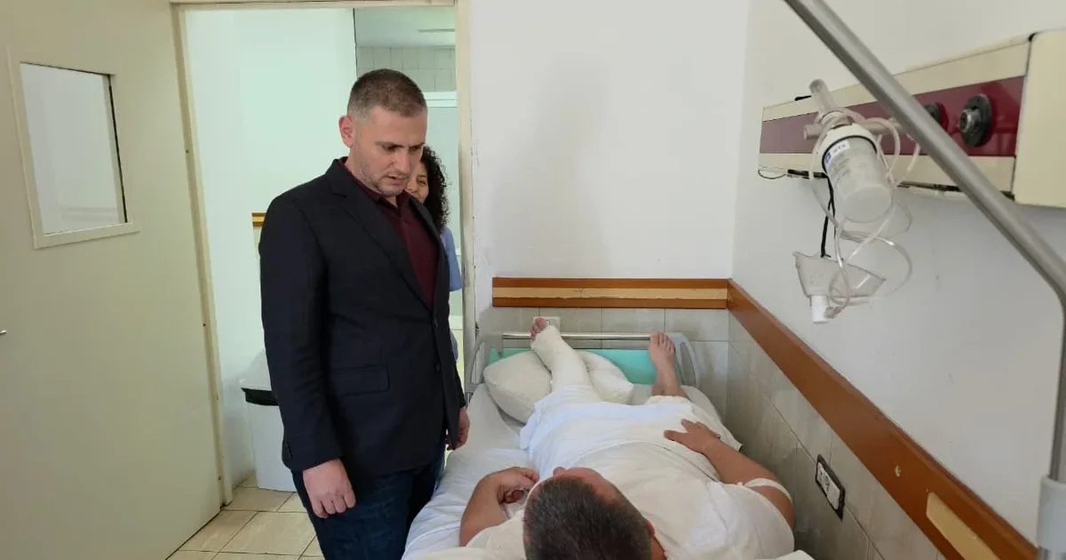 U plagos gjatë operacionit antidrogë në Korçë  Hita viziton punonjësin e policisë te Trauma  Të jesh në shërbim të ligjit ka edhe sakrifica