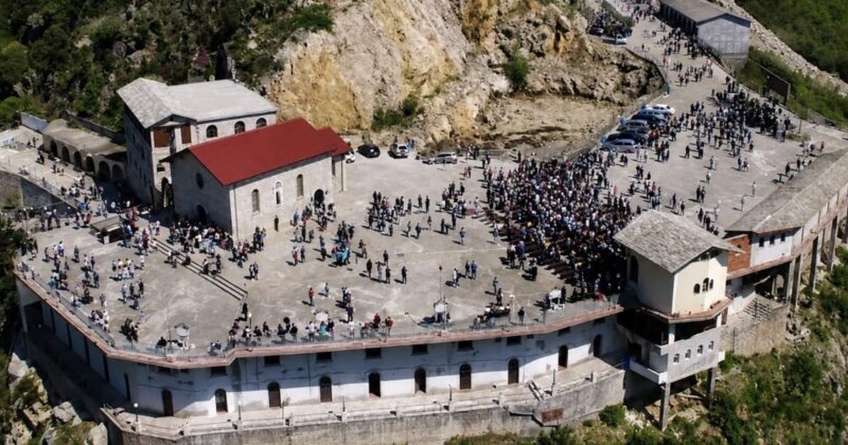 Mjekët i kishin humbur shpresat   besimtarët tregojnë mrekullinë që ndodhi në Kishën e Laçit