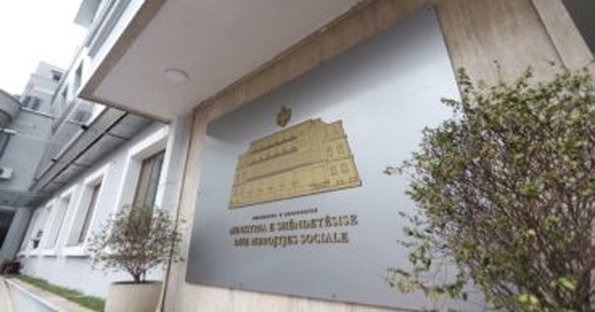 Terapi hormonale në QSUT  Ministria e Shëndetësisë  Udhëzuesi përbën një dokument orientues klinik  jo protokoll përfundimtar