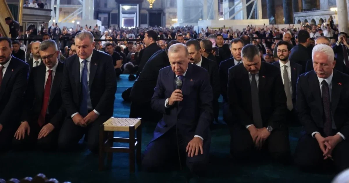 Erdogan lexon Kuranin në Aja Sofia në ditën e rënies së Kostandinopojës  Marshime  lutje dhe aktivitete në Turqi