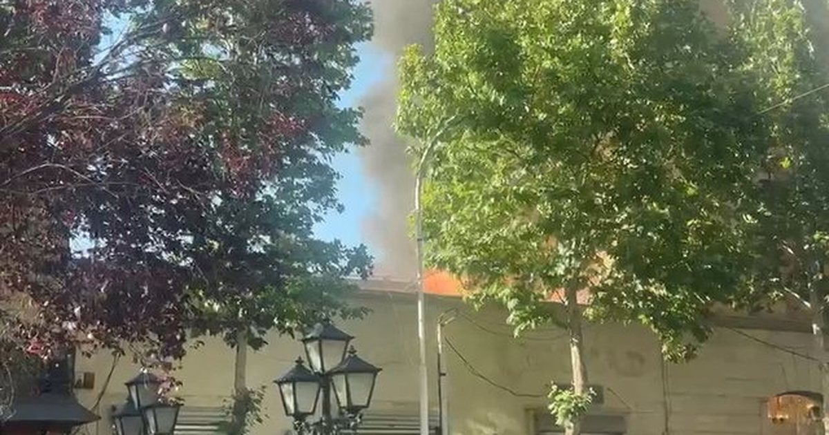 Zjarr në një godinë në zonën e njohur të Tiranës  zjarrfikësit ndërhyjnë urgjentisht