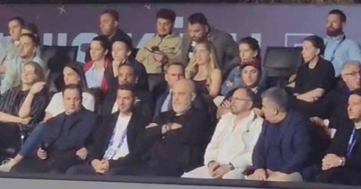 VIDEOLAJM  Rama pas takimit në Lezhë   kapet  duke parë finalen e Padelit në Tiranë