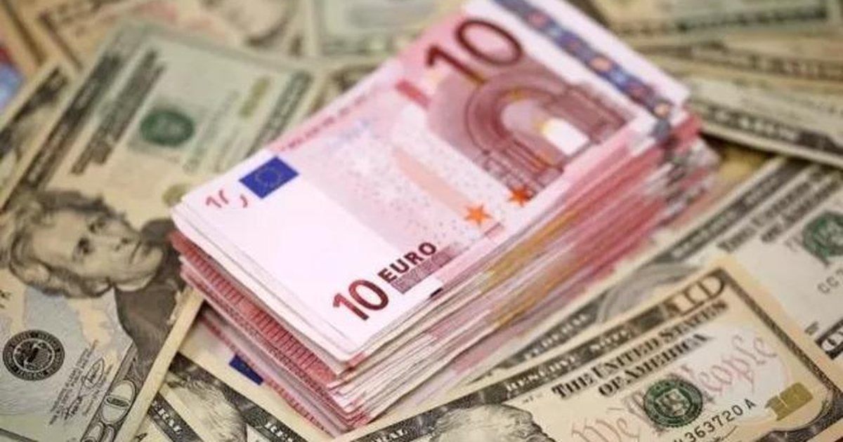 Euro e dollari e mbyllin majin më të dobëta se kurrë  Rekord i ri edhe për rezervat valutore  7 5 mld €