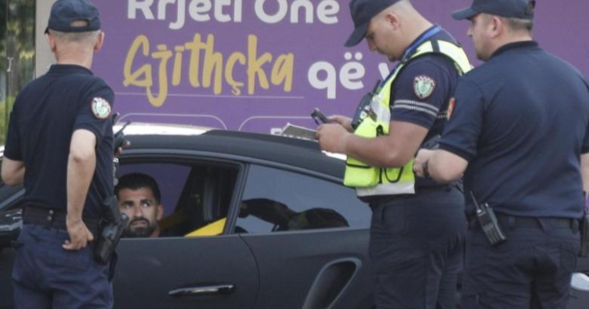Shkeli rregullat e qarkullimit rrugor  policia gjobit Elsi Hysajn  Ylli i Kombëtares shoqërohej nga      