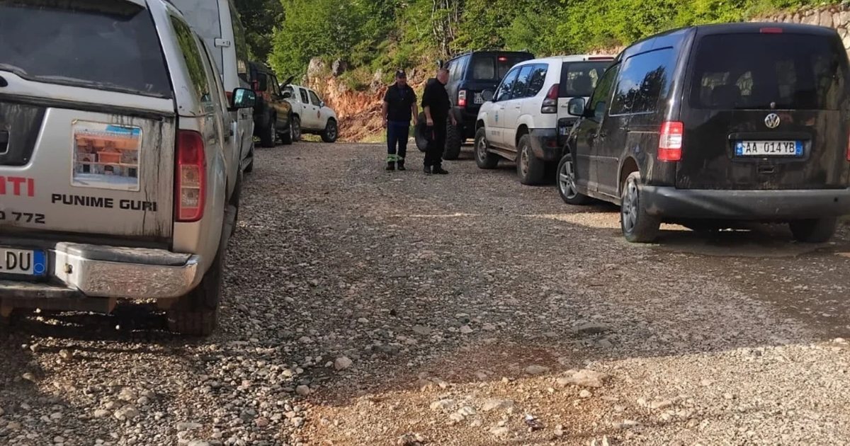 Gjenden turistët gjermanë që ishin zhdukur në malin e Polisit në Librazhd  Zbardhet ngjarja  Braktisën makinën dhe   