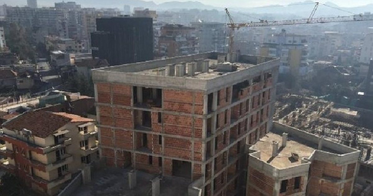 Blerja e apartamenteve  gjithnjë e më larg  xhepave  të shqiptarëve  Çmimet e pronave rriten me ritme rekord