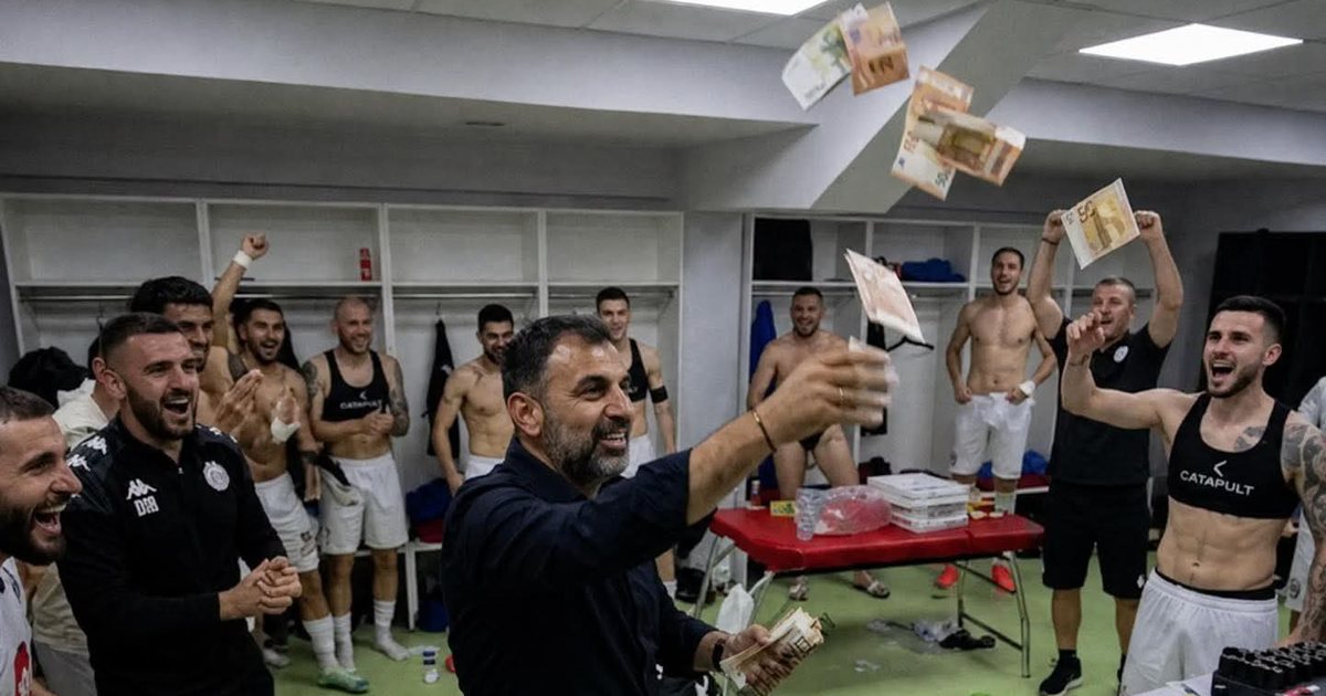 Çmendet presidenti i Dinamos  u hedh para si në dasmë lojtarëve  500 mijë euro bonus po fituat ndeshjen tjetër