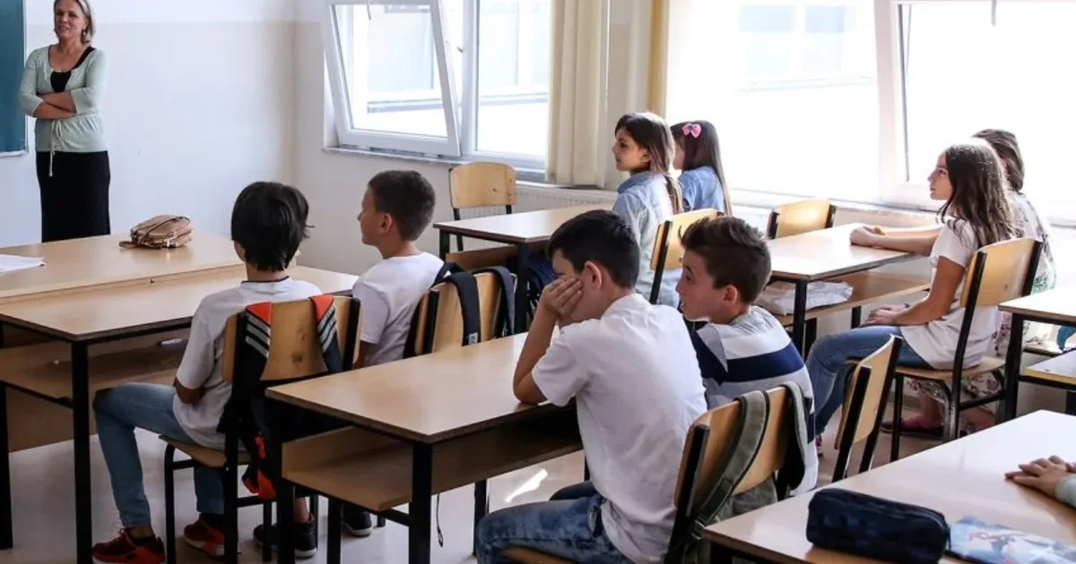 Sot nis viti i ri shkollor  Mbi 280 mijë nxënës ulen në bankat e shkollës