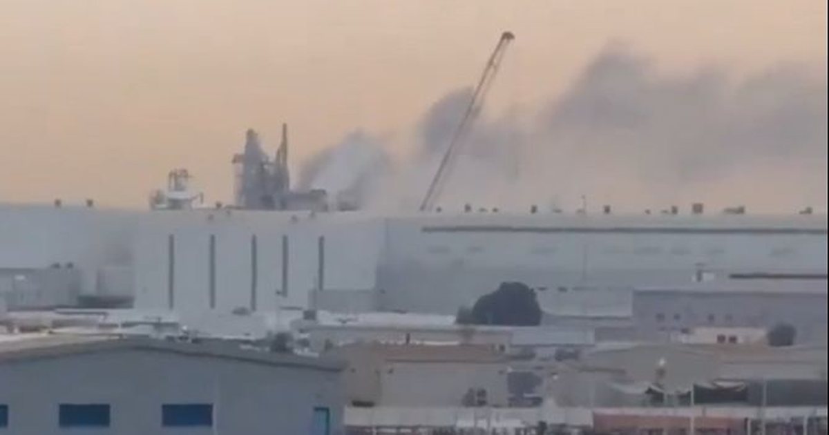 Irani godet Emiratet e Bashkuara  lëshon raketa kundër porteve