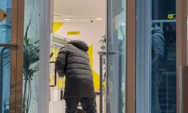 Tentohet grabitja e filialit të "Raiffeisen Bank" në