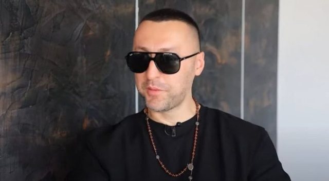 G-Bani tregon si pasioni për armët i mori shikimin: Në