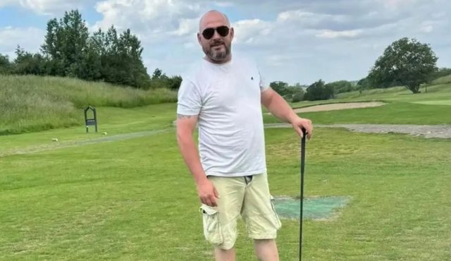 Angli/ Trafikanti i shqiptarëve me kamion, publikon foto duke luajtur golf