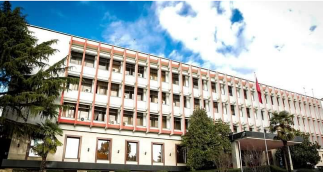 Dy shqiptarë shpallen “non grata” në Serbi/ Ministria e