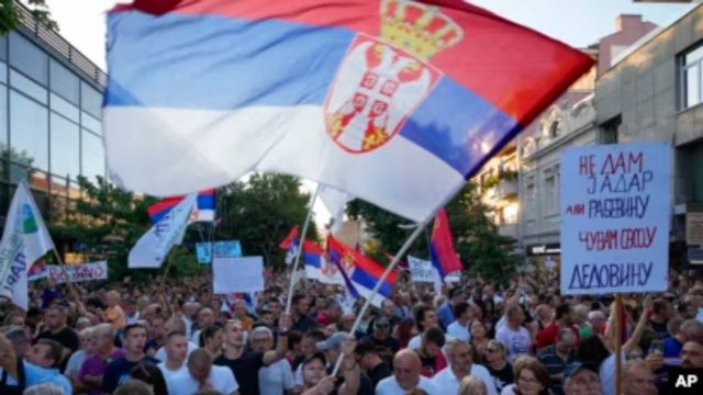 Paralizohet Serbia! Protestës së studentëve i bashkohen
