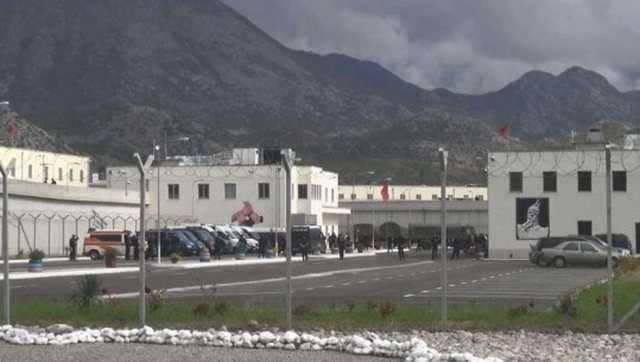 EMRI/ Arratiset i burgosuri gjatë natës nga burgu i Shënkollit,