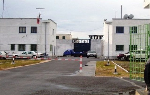 Del FOTOJA e të burgosurit që u arratis nga burgu i Shënkollit