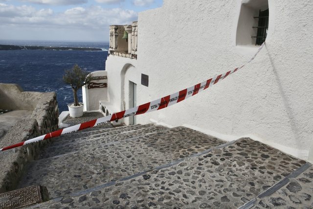 Tjetër tërmet 4.4 Rihter në Amorgos, rrugicat e Santorinit me