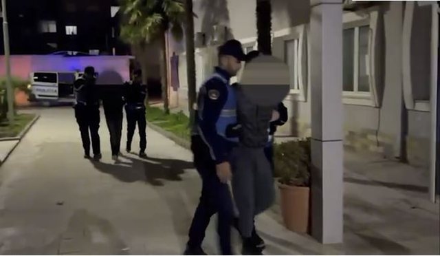 Tentuan të vidhnin një biznes, arrestohen dy hajdutët në