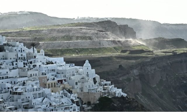 Santorini shpall gjendjen e jashtëzakonshme nga tërmetet