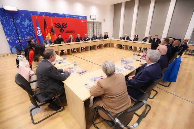 Deputetët gjerman në selinë e PD, Berisha: I informova mbi