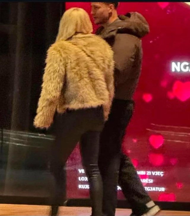 Foto/ Driloni dhe Sara kapen mat në rrugët e Tiranës!