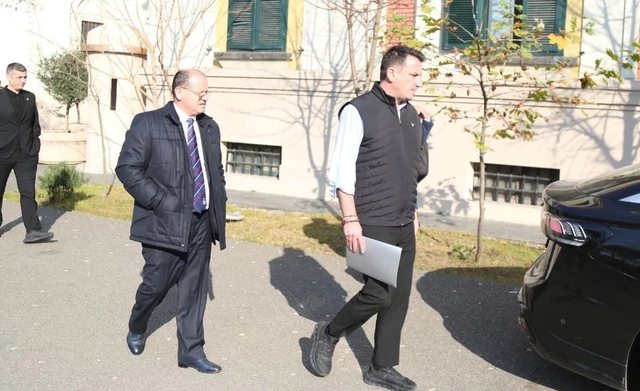 Hetimi i SPAK, Erion Veliaj shoqërohet nga oficerë të