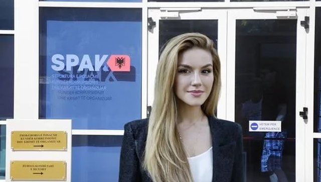 Ajola Xoxa rikthehet në Tiranë nga jashtë, ekzekutohet në