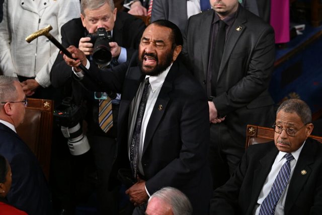 Ndërpreu fjalimin e Trump dhe refuzoi të mbante qetësi,