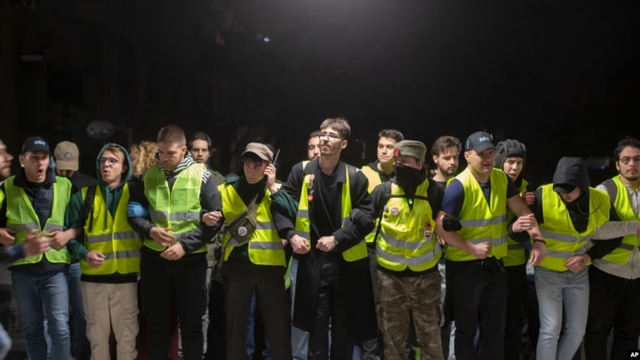 Përshkallëzohet protesta në Beograd, studentët