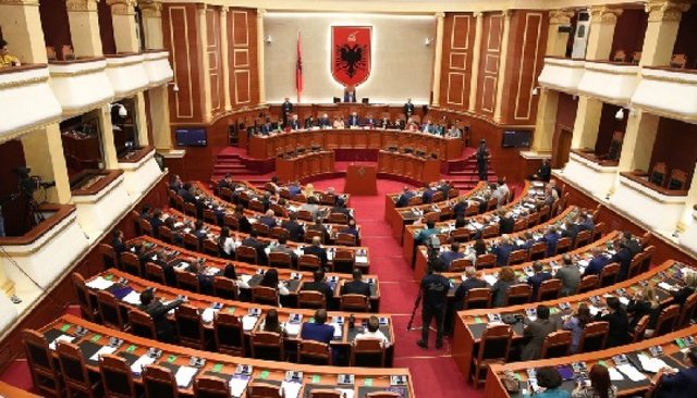 Emrat/ Zgjedhjet e 11 majit, tërhiqen nga gara 2 deputetë