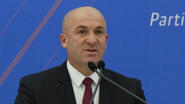 Emri/ Një tjetër demokrat braktis Berishën, për të