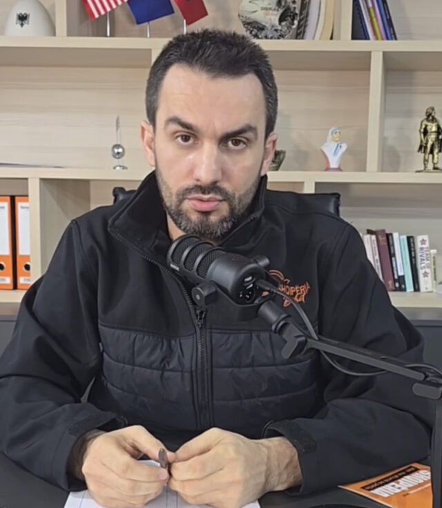 Dashnor Sula braktisi koalicionin, Adriatik Lapaj e thumbon live në