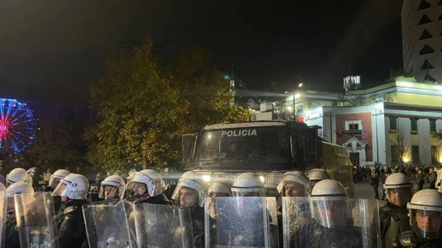 Protesta e opozitës për mbylljen e Tik Tok, 800 forca policie