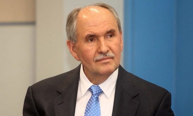 Trump mbylli "Zërin e Amerikës", reagon Elez Biberaj: