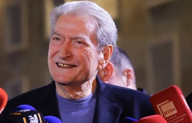 Shkurtimet e stafit të Zërit të Amerikës nga Trump, Berisha: