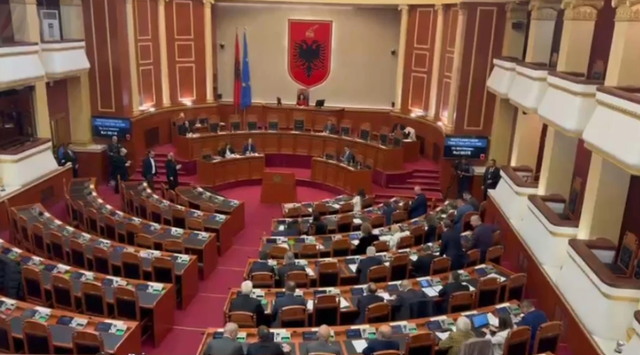 Nis seanca e fundit plenare para zgjedhjeve, mungojnë deputetët e