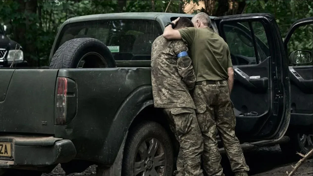 Ushtarët ukrainas që mbijetuan tregojnë ofensivën e Putinit: